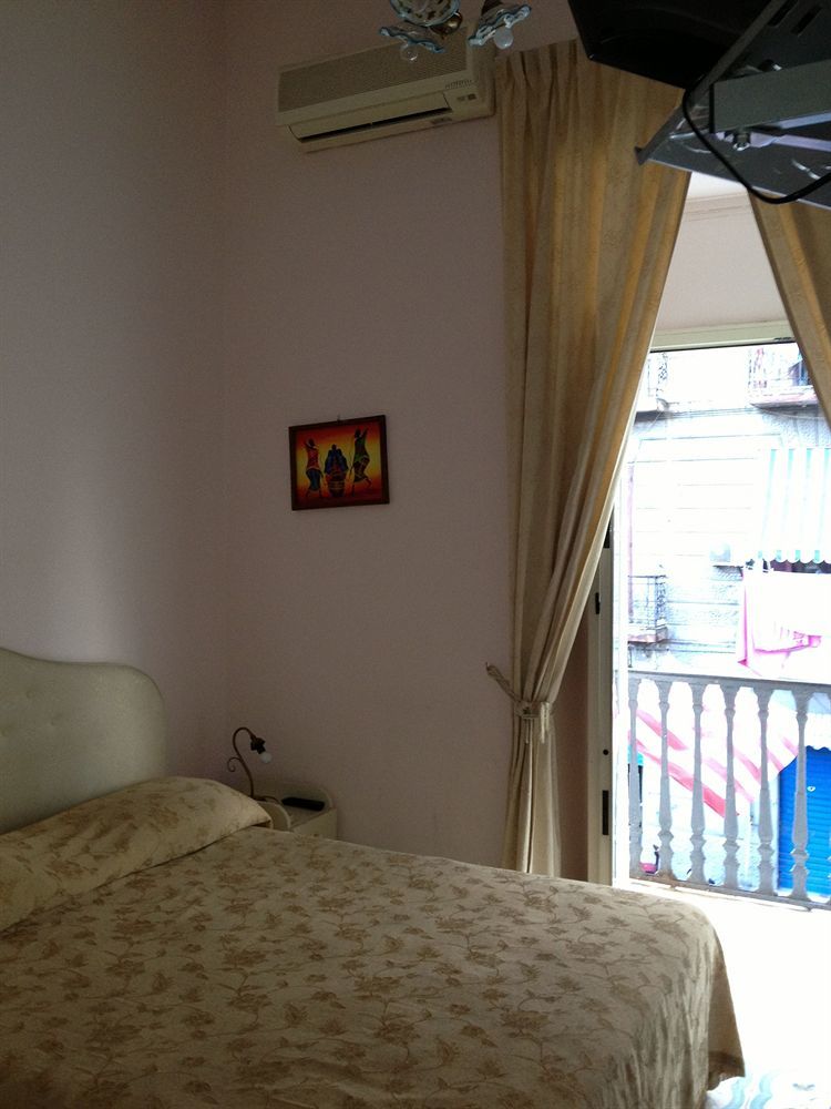 Room Elia Неаполь Экстерьер фото